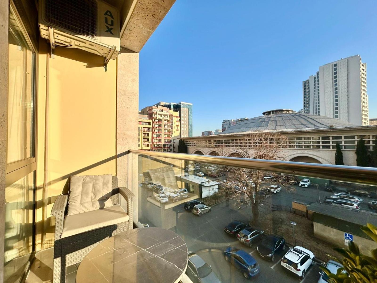 City Center - Next To Holiday Inn -2Br Apartment Tbilisi Eksteriør bilde