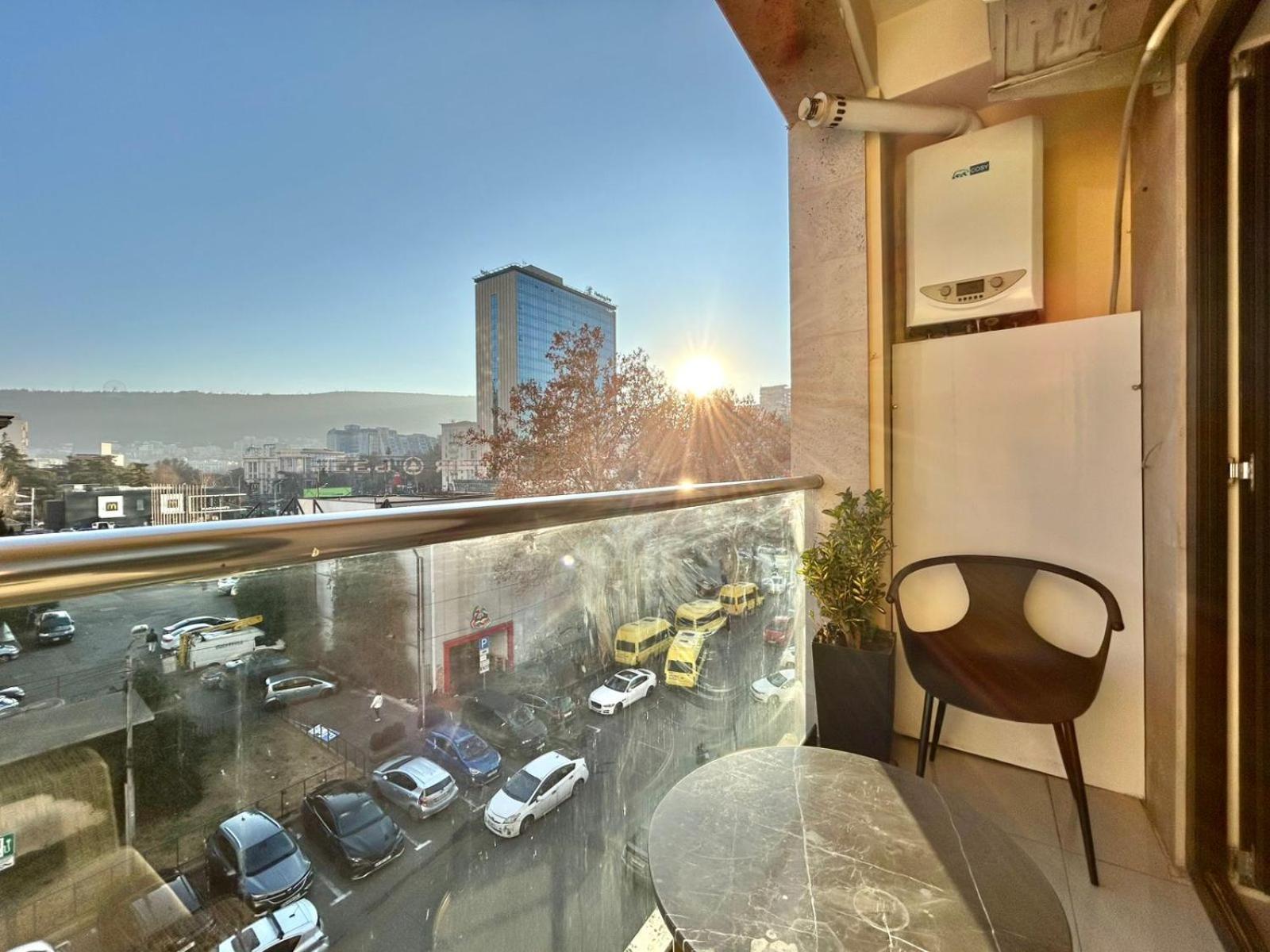 City Center - Next To Holiday Inn -2Br Apartment Tbilisi Eksteriør bilde