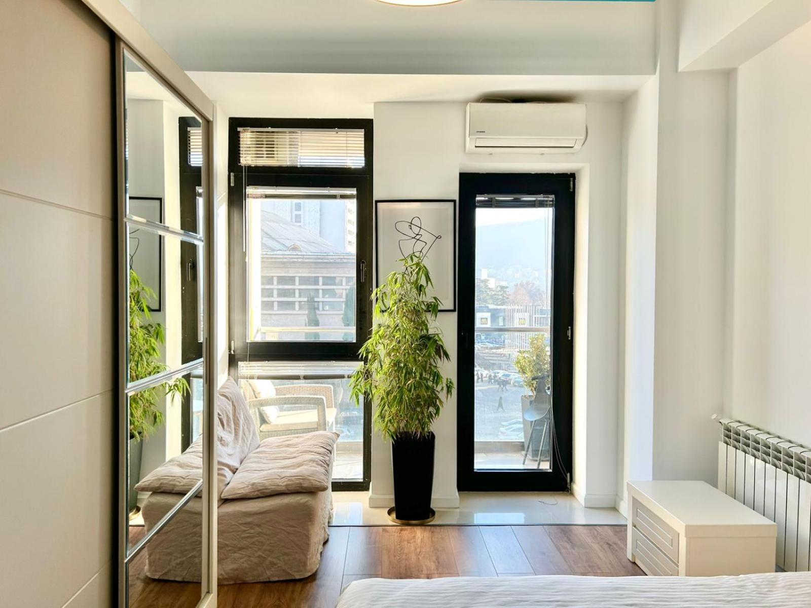 City Center - Next To Holiday Inn -2Br Apartment Tbilisi Eksteriør bilde